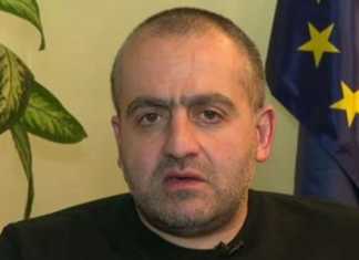 ..ანუ რას შვები? ის ხალხი უნდა დახოცო?!” – გიორგი გამსახურდია