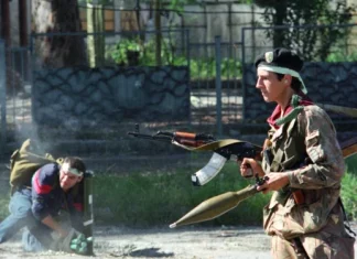 ,,დედისერთა ყოფილა უბედური.. 16 წლის იყო..ომსაც აქვს თავისი კანონები, ტყვე ხელშეუხებელია,ხელ-შეუ-ხე-ბე-ლიიი!!!” – ომის ქრონიკები