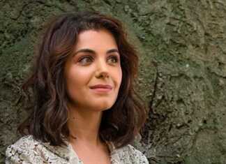 ორსული ქეთი მელუა სცენაზე აბრეშუმის ულამაზესი ვარდისფერი კაბით გამოჩნდა (+ფოტოები)