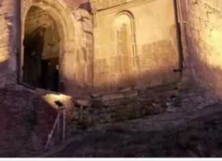 მეტეხის ტაძრის ფოტოზე ანაფორაში ჩაცმული მამაკაცი გამოისახა – ავტორი დეტალებს გვიყვება