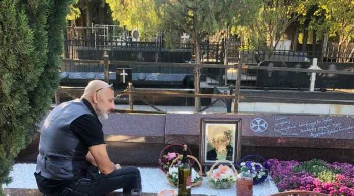 იბრძოლა, მაგრამ უშედეგოდ…რა რთულია უშენობა… ჯონდი ბაღათურია მეუღლის საფლავზე