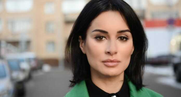 „დამშვიდდით, უგუნურებო. რუსეთი ყველას მიგიღებთ და გაპატიებთ. დაიცადეთ და რუსეთის ჰიმნსაც იმღერებთ“ – თინა კანდელაკი