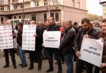 “ვითხოვთ ღირსეულ ხელფასებს” – მედიკოსების მორიგი საპროტესტო აქცია