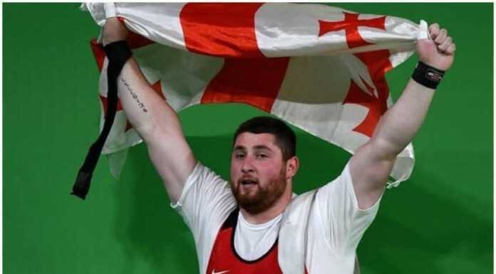 VIDEO – მანქანამ, რომლითაც მსოფლიო ჩემპიონატის მოგების შემდეგ ლაშა ტალახაძე სასტუმროში დაბრუნდა, სოციალური ქსელი გაამხიარულა