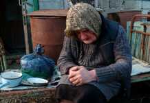 “საწოლიც არ მაქვს, 24 საათი ვზივარ… პური ერთი კვირაა არ მიჭამია, ახალ წელს შაქარი წყალში გავხსენი და ისე დავლიე”-რას ყვება 70 წლის დოდო კაკაბაძე