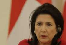 “როგორც გაგაპრეზიდენტეთ, ასევე გამოგიშვებთ მაგ სასახლიდან! თქვენ წინაპრებიდან მოგდგამთ ქვეყნის ღალატი!!!…”- სამოქალაქო აქტივისტი პრეზიდენტს მიმართავს