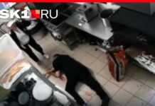 (ვიდეო +18) საზარელი მკვლელობა ვიდეოკამერაზე დაფიქსირდა – მოსკოვში, რესტორან თბილისში შეფ მზარეული კოლეგა ქალმა დანით აჩეხა