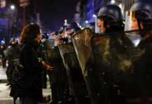 „მხარდაჭერა მომიტინგეებს, რომელთა ლეგიტიმაცია სრულია“ – საფრანგეთის ოპოზიცია მაკრონს აკრიტიკებს მისი განცხადების გამო, რომ „ბრბოს ლეგიტიმაცია არ აქვს“