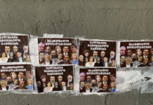 თბილისის ქუჩებში გამოჩნდა პლაკატები წარწერით „უსამშობლო მოღალატეები“ და „ეკლესიის მაგინებელი ჯაშუშები“