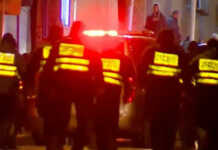 პარლამენტთან აქციის მონაწილეებსა და პოლიციას შორის დაპირისპირებაა