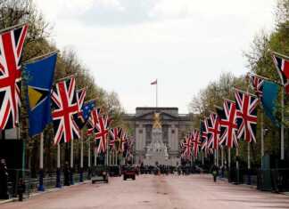 ბუკინგემის სასახლესთან დააკავეს კაცი, რომელმაც სასახლის ტერიტორიაზე თოფის ვაზნები ჩააგდო