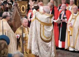 ჩარლზ III მეფედ აკურთხეს