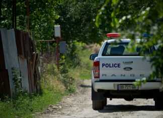 “სოფლის ცენტრში მოვიდა ეს კაცი 10 წლის შვილთან ერთად და უთხრა, ეს ბიჭი სცემეო, მიდი მოკალიო… ყვიროდა არავინ გააშველოთ თორემ დაგხოცავთო“, – მამაკაცი ბავშვებს აჩხუბებდა და თან ვიდეოს უღებდა