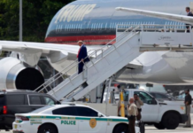 დონალდ ტრამპი მაიამიში ჩავიდა, სადაც მას ბრალს ოფიციალურად წარუდგენენ