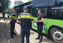 ძაღლის გამო, მგზავრმა ავტობუსში კონტროლირს სცემა! – „მაშინვე დამარტყა ხელი… ბავშვები ტიროდნენ“