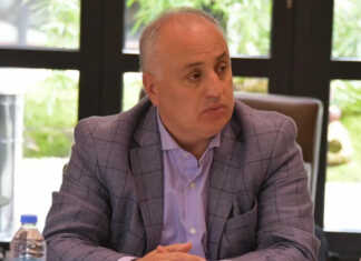 “ზელენსკის ერთი ბრძნული გამონათქვამი მინდა შევახსენო – „ვინც საკუთარ სამშობლოს ყიდის, ის სხვის სამშობლოს ნაცარტუტად აქცევს“ – ხუნდაძე