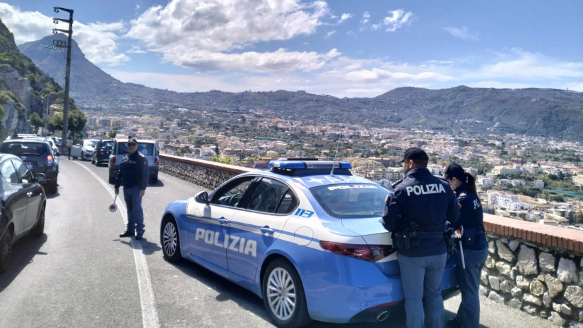 italiis-politsia_w_h