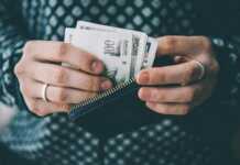 ვის გაეზრდება ხელფასები 2024 წლის იანვრიდან – ნახეთ ხართ თუ არა სიაში