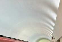 მეტროში შავებში ჩაცმული მამაკაცი იდგა, უცებ ერთი ბებოც შემოვიდა.. მთელი ვაგონი გაოგნებული იყო შემდეგ ისეთი რამ მოხდა,თვალებს ვერავინ უჯერებდა…